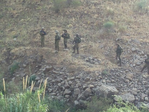 Israeli Unit Crosses Wazzani Technical Fence, Searches the Area
