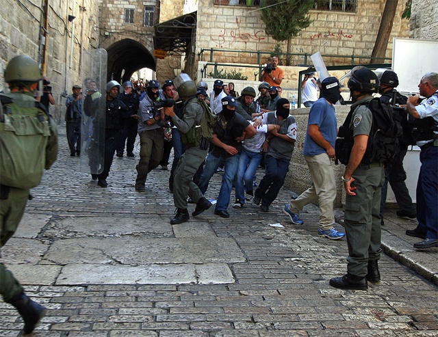 Zionist Settlers Strom Al-Aqsa Mosque, Clashes Reported in WB