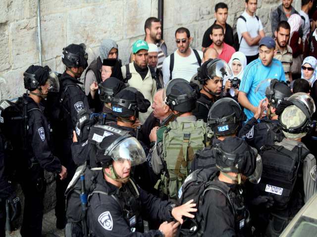 Clashes in Aqsa Mosque