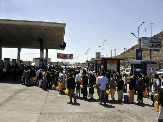 Yemenis Protest over Power Cuts, Fuel Shortages