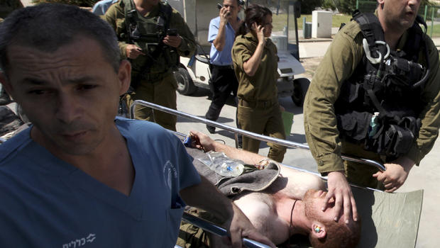 Zionist Killed, 3 Others Injured by Palestinian Stabs in Occupied Territories