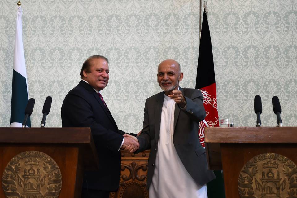 Pakistani, Afghan Leaders Discuss Resuming Taliban Talks