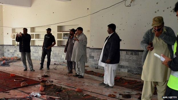 Deadly Bomb at Pakistani Mosque Kills at Least 40
