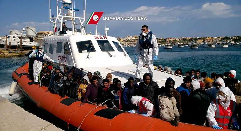 More than 3,300 Migrants to Italy Rescued in One Day, 17 Dead