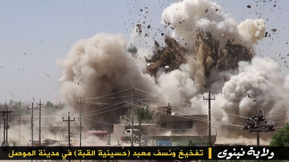 ISIL Demolishes Mosques in Mosul, Threatens to Behead Worshippers