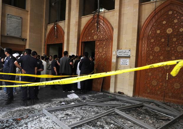 Kuwait Declares “All-Out Confrontation” with Terrorism after Mosque Attack