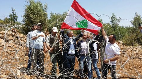 Residents Storm Israeli Fence on Lebanese Border, Raise National Flag