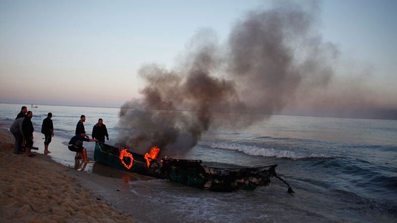 Israeli Navy Attacks Palestinian Fishermen, Detains Four