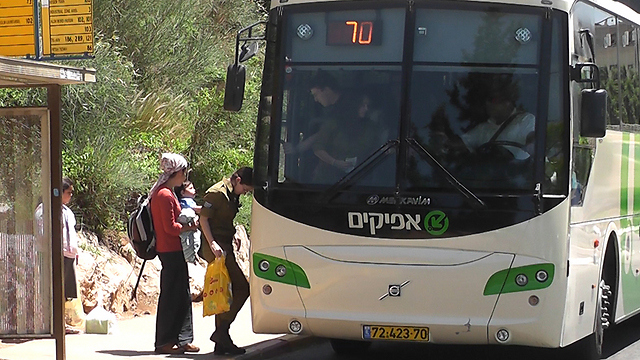 Backlash Forces Netanyahu to Suspend Ban on Palestinians to Use Israeli Buses
