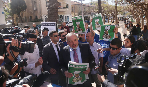 Liberman Leads Anti-Charlie Hebdo Ban Campaign