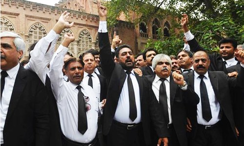 Pakistan Lawyers Strike as Dazed City Mourns Bomb Victims