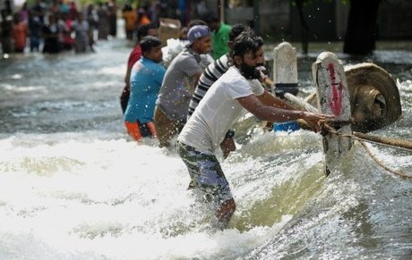 Foreign Aid Reaches Flooded Sri Lankan Capital, 71 Dead