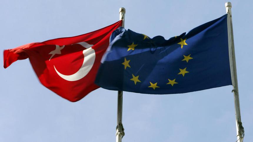 EU Commission Backs Turkish Citizens’ Visa-Free Travel