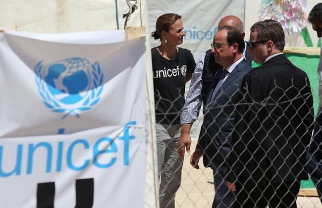 Hollande Tours Syrian Refugee Camp, Meets Lebanon Spiritual Leaders