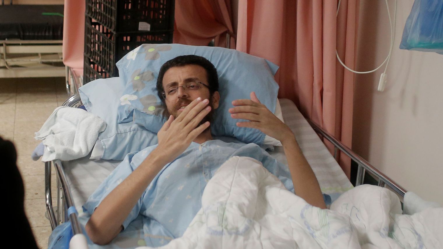 Palestinian Prisoner Al-Qiq Ends Hunger Strike, to Be Freed in May