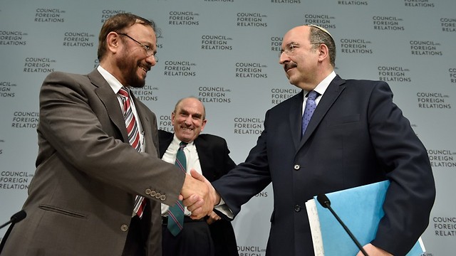Anwar Eshki Eshki with Director-General of Israeli Foreign Ministry Dore Gold
