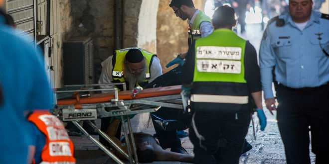 Two Palestinians Stab Two Israelis in AL-Quds