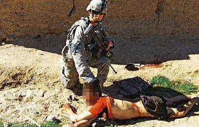 US soldiers on the boy's corpse