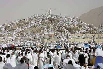 Pilgrims Assemble in The Holy Mount of Arafat\r\n