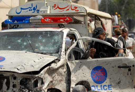 Bomb Kills Fours near Pakistan Mosque