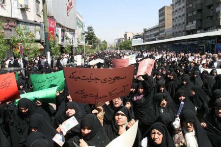 Iranian Aid Ships Turned back from Bahrain

