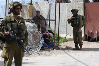 Israeli Soldiers Brutally Beat Palestinian at Checkpoint