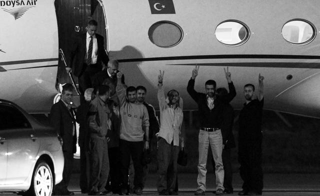 Plane Carrying 11 Freed Palestinians Lands in Turkey 
