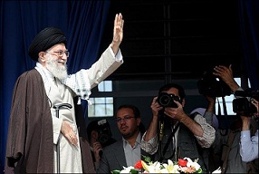 Imam Khamenei to Pilgrims: Be Aware of Arrogant Powers’ Plots