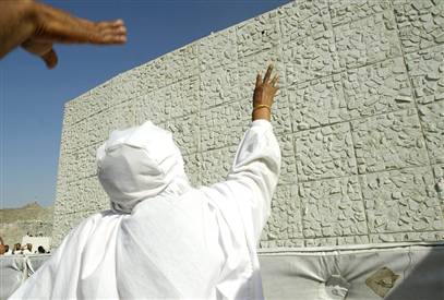 Hajj Pilgrims Stone Symbols of Satan for Second Day