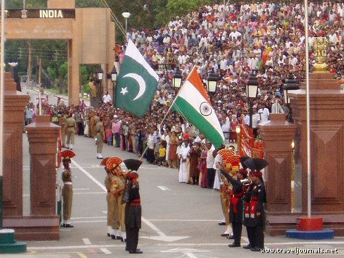 Thousands of Pakistanis Denounce Indian Kashmir Rule
