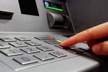 لماذا يتألّف الرمز السري في الصراف الآلي من 4 أرقام؟ سيصدمكم السبب!