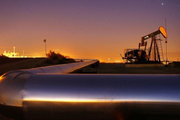 المخزونات الأميركية المرتفعة تسهم في خفض أسعار النفط