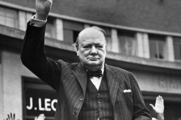 تشرشل: وجود حياة خارج الأرض