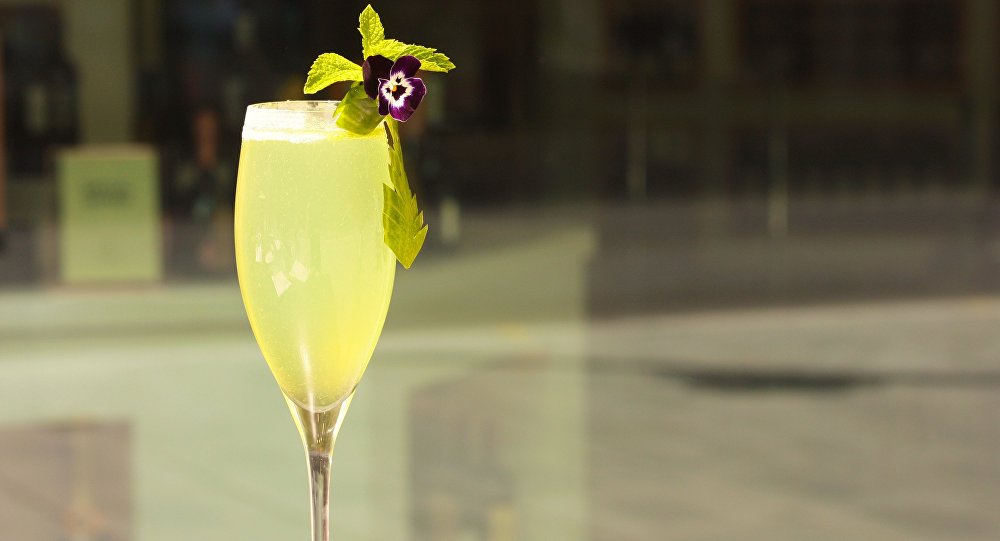 حقائق صادمة عن شرب المياه مع الليمون