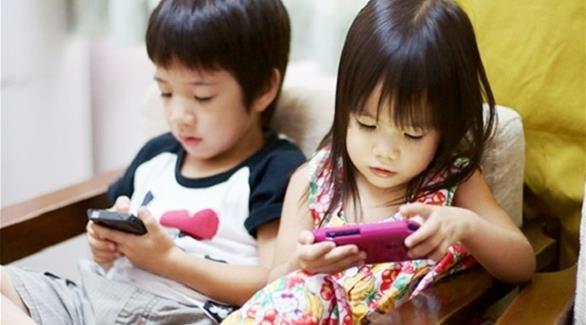 المراهقين تعلقوا بالهواتف الذكية والأجهزة اللوحية وأجهزة التلفزيون،