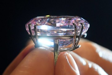 الألماسة الوردية هي أكبر ألماسة