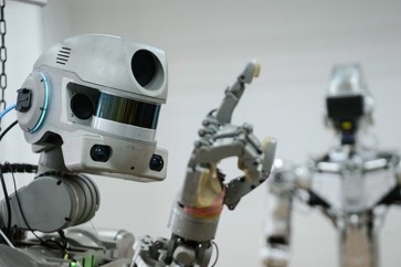 فيدور" روبوت روسي يطلق النار بيديه