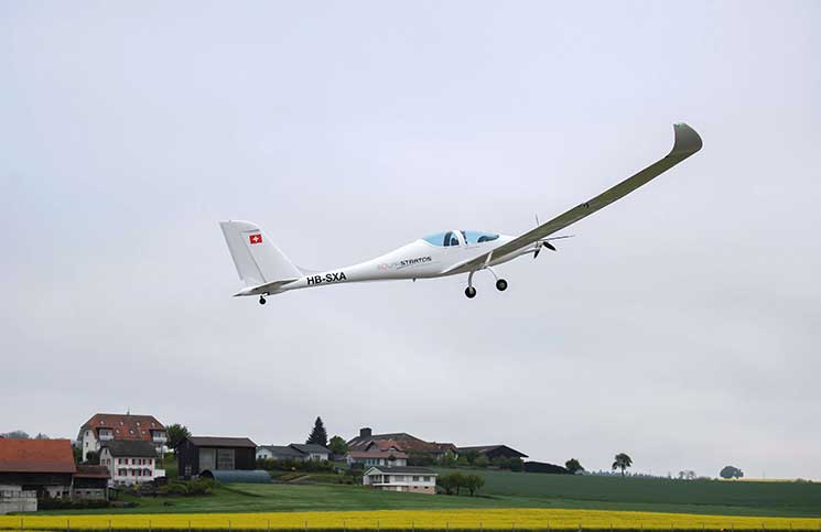 نجاح تجربة أول طائرة شمسية مصممة للطبقات العليا من الغلاف الجوي