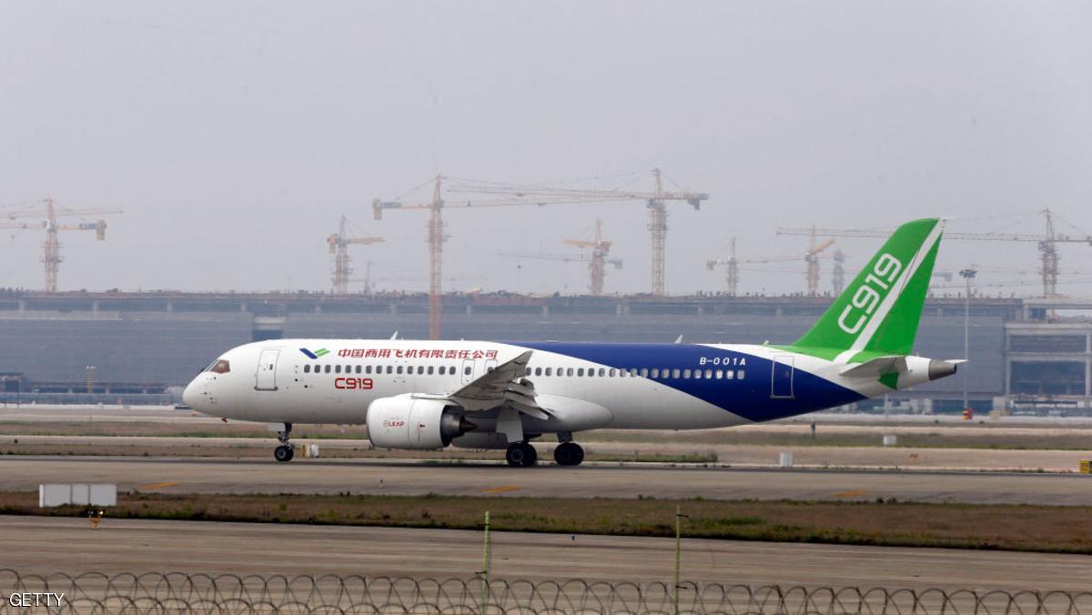 أول طائرة صينية الصنع تحلق بنجاح