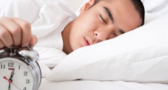 أطعمة تساعدك على النوم