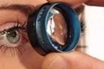 لماذا ترتجف عينك فجأة بشكل لا إرادي؟