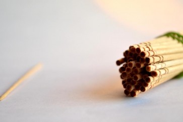 لسواك يمتاز بملمسه الطريّ واحتوائه على مواد كيميائية ذات خاصّة مكافحة للجراثيم