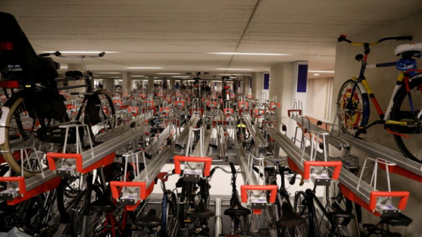 هولندا تبني أكبر مرآب للدراجات في العالم!