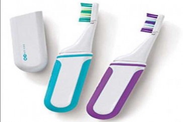 فرشاة أسنان تنهي مهمتها خلال 10 ثوان من دون الإمساك بها