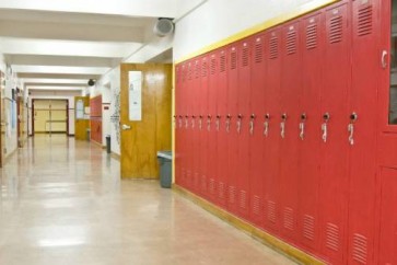 الحواسيب اللوحية تطيح بالكتب في المدارس.. وهذا سعر الواحد!