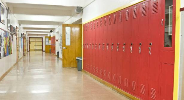 الحواسيب اللوحية تطيح بالكتب في المدارس.. وهذا سعر الواحد!