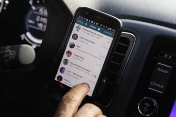 كويتية تدفع 10 آلاف دولار بسبب محادثة "واتسآب"