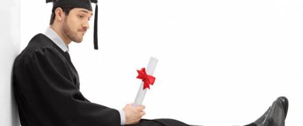 إذا أردت أن تصبح غنياً: 10 تخصصات عليك الابتعاد عن دراستها بالجامعة.. !