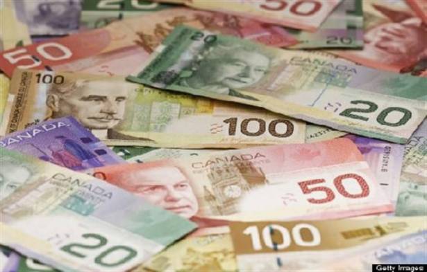 ارتفاع النفط يدعم الدولار الكندي والعملة الأمريكية تتراجع