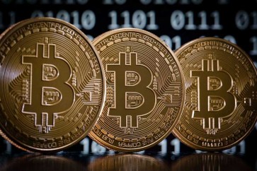 “بيتكوين” ترتفع 10 بالمائة وتقترب من 15 ألف دولار